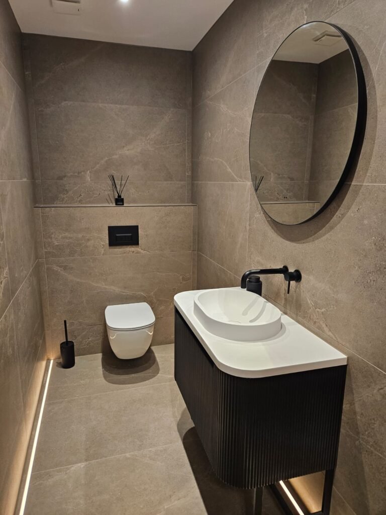 Bathroom Sealant Application